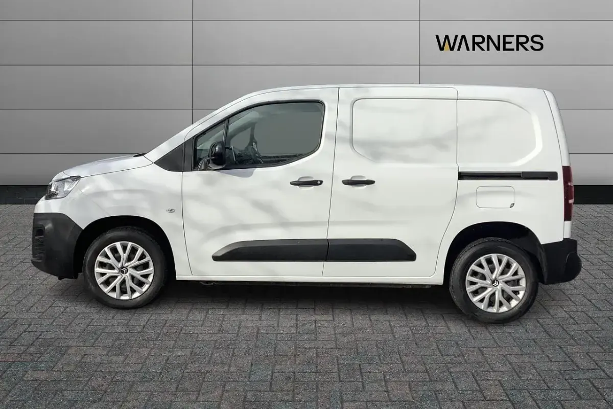 Used Citroën Berlingo 99 HP (72 kW) 2022 White MPV