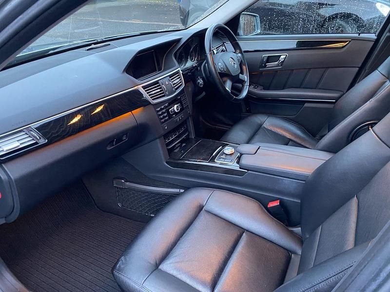 Used Mercedes E250 Avantgarde 2011 Silver Estate