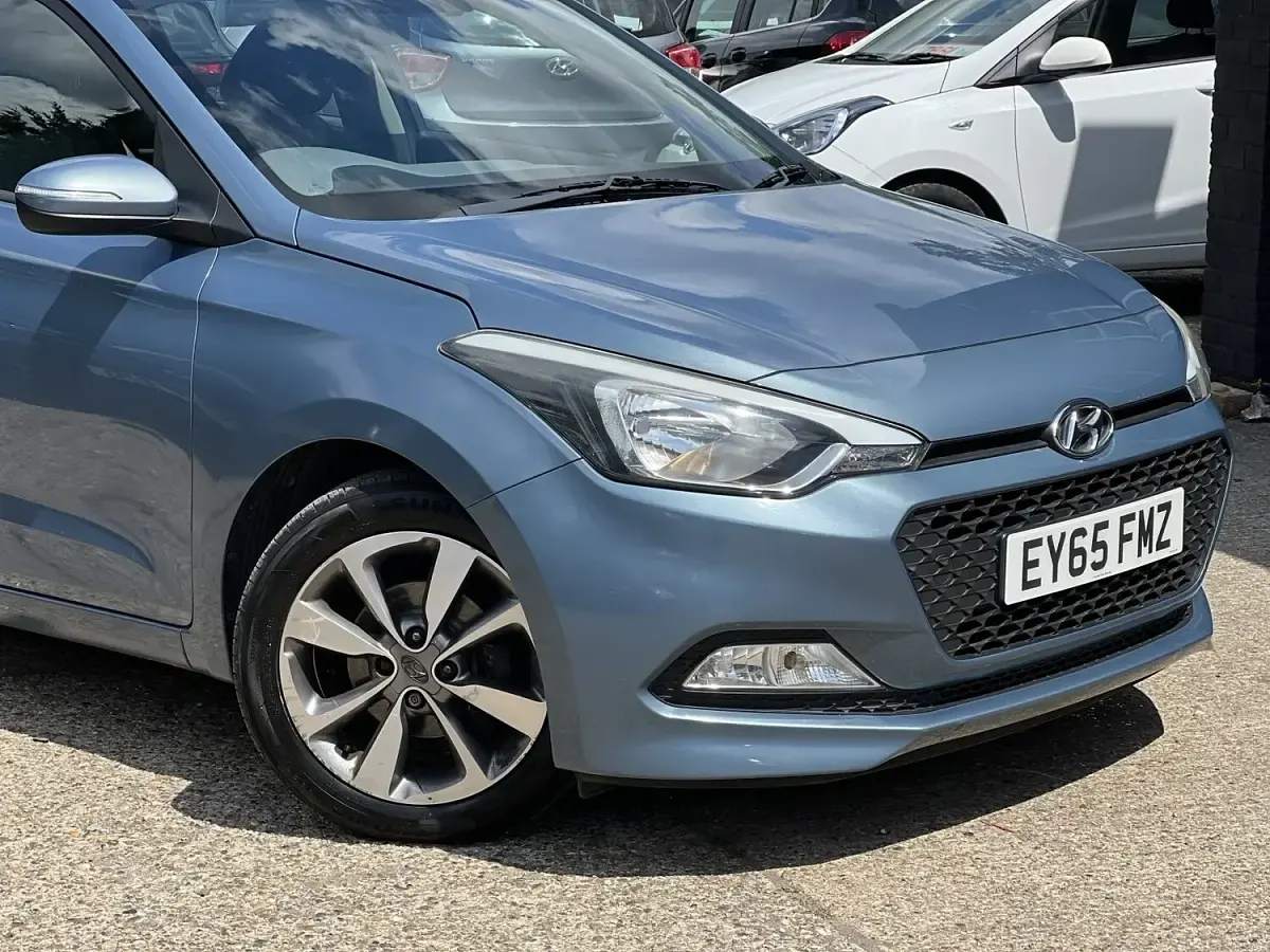 Used Hyundai i20 SE 100 HP (73 kW) 2015 Blue Hatchback