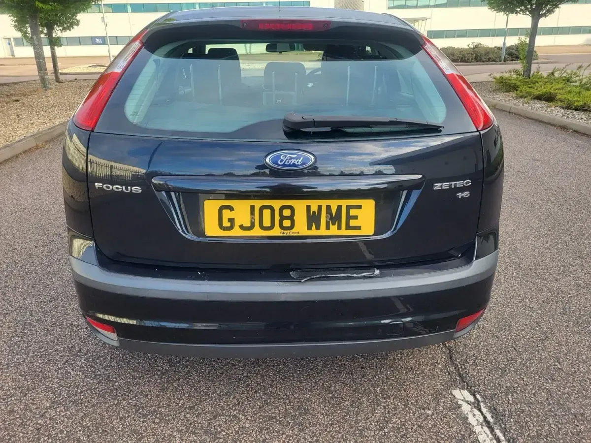 Begagnad Ford Focus Zetec 115 HK (84 kW) 2008 Svart Halvkombi
