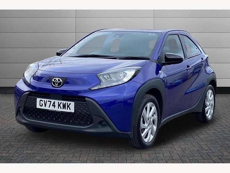 Used Toyota Aygo X PURE 72 HP (52 kW) 2024 Blue SUV