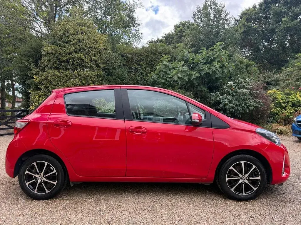 Used Toyota Yaris 107 HP (78 kW) 2019 Red Hatchback