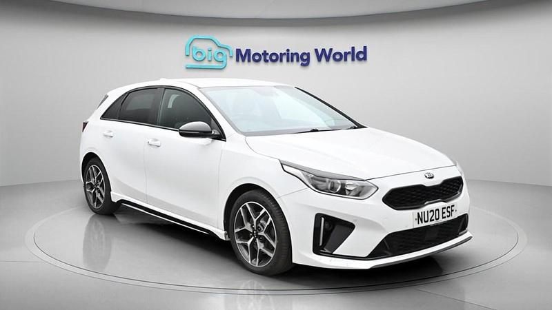 Usado Kia Ceed GT-Line 138 HP (101 kW) 2020 Branco Citadino
