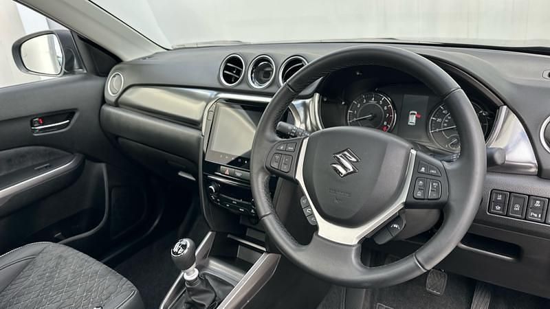 Second-hand Suzuki Vitara 129 CP (94 kW) 2025 Negru SUV