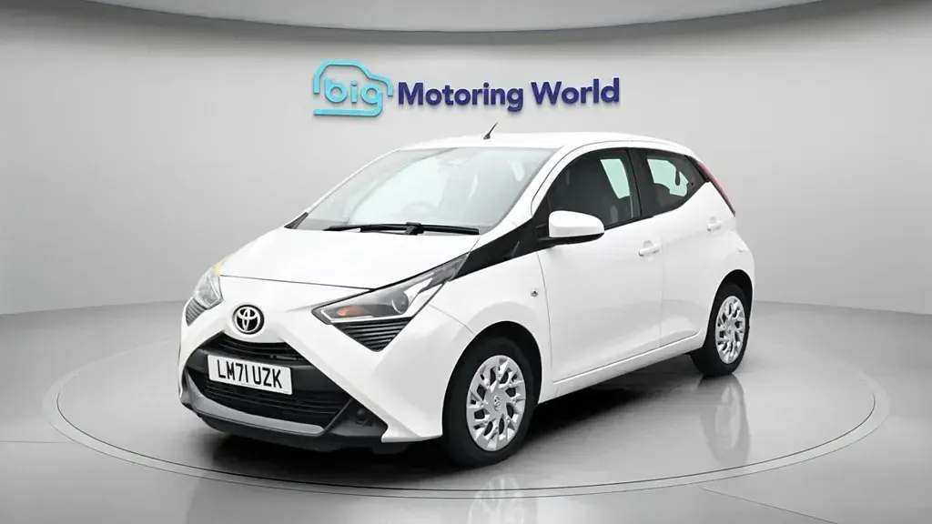 Usado Toyota Aygo X-play 71 CV (52 kW) 2021 Blanco Utilitario