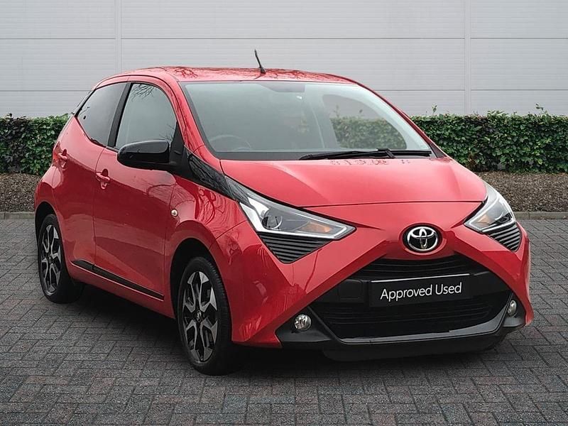 Used Toyota Aygo Trend 72 HP (52 kW) 2019 Red Hatchback