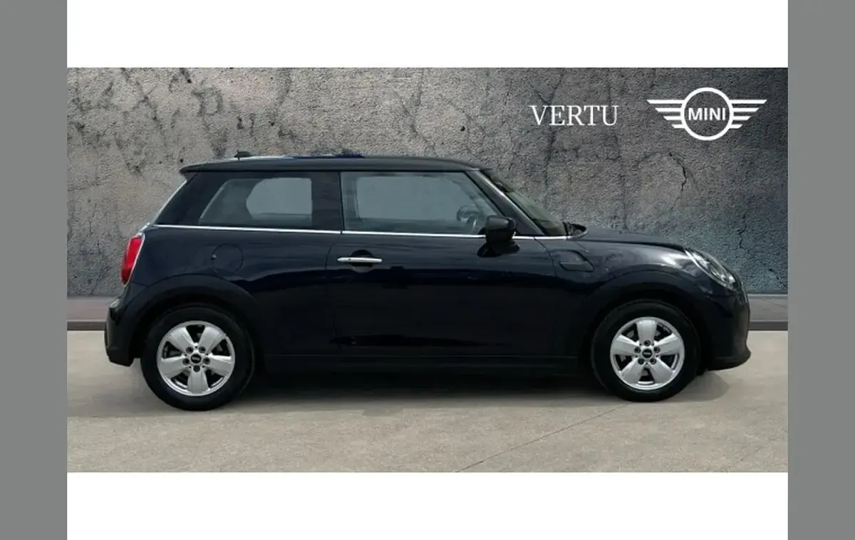 Usado Mini Cooper Comfort 136 CV (100 kW) 2022 Negro Utilitario