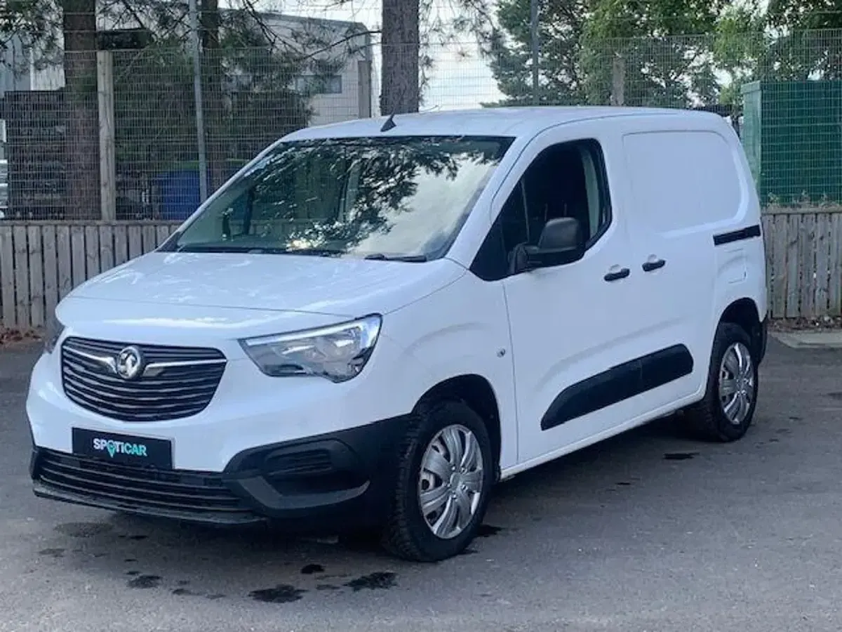 Used Vauxhall Combo 100 HP (73 kW) 2021 White MPV