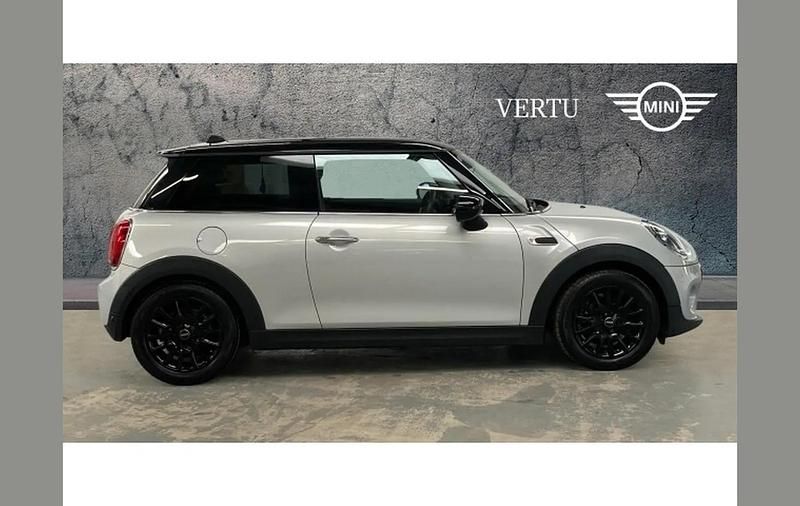 Begagnad Mini Cooper Classic 136 HK (100 kW) 2020 Silver Halvkombi