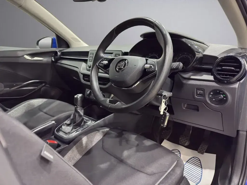 Begagnad Skoda Fabia Comfort 80 HK (58 kW) 2022 Blå Halvkombi