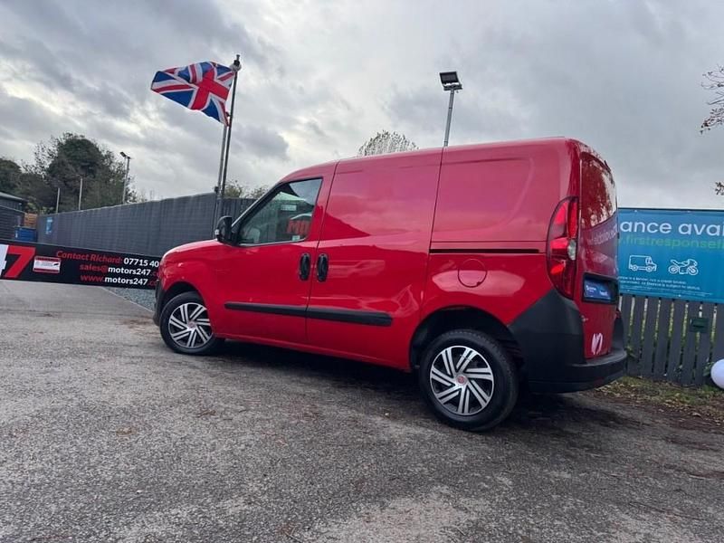 Begagnad Fiat Doblò 2013 Röd Minibuss