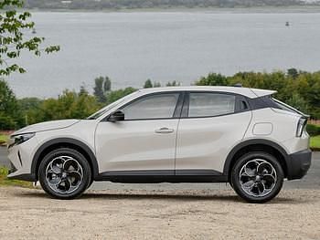 New Alfa Romeo GT Junior 136 HP (100 kW) 2025 Metallic  scala ivory Hatchback