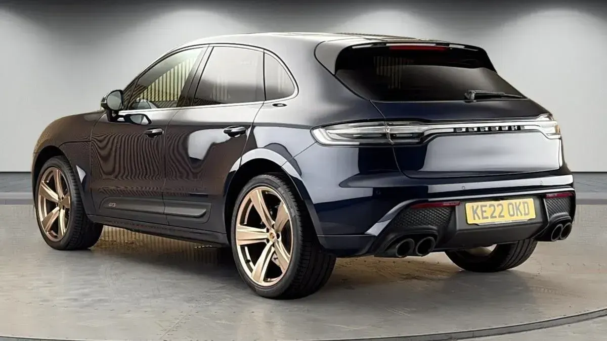 Used Porsche Macan 440 HP (323 kW) 2022 Night blue SUV
