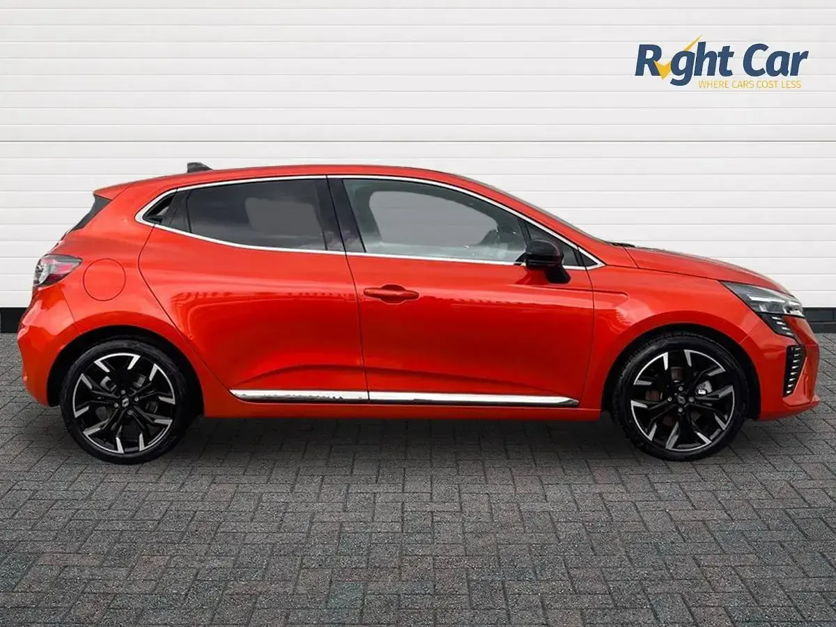 Used Renault Clio Techno 143 HP (105 kW) 2025 Valencia orange Hatchback