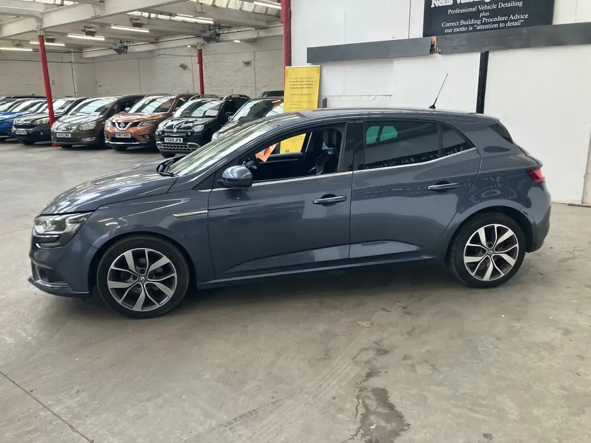 Used Renault Mégane Dynamique 110 HP (80 kW) 2016 Grey Hatchback