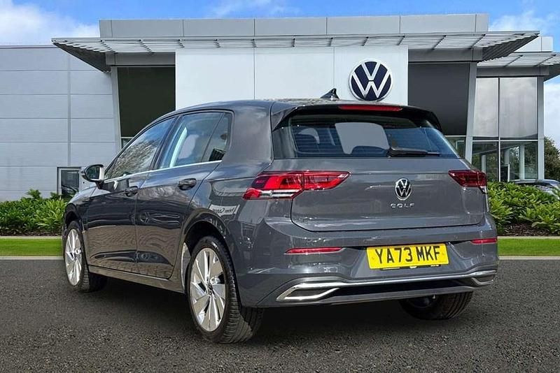 Begagnad VW Golf VIII Style 130 HK (95 kW) 2024 Grå Halvkombi