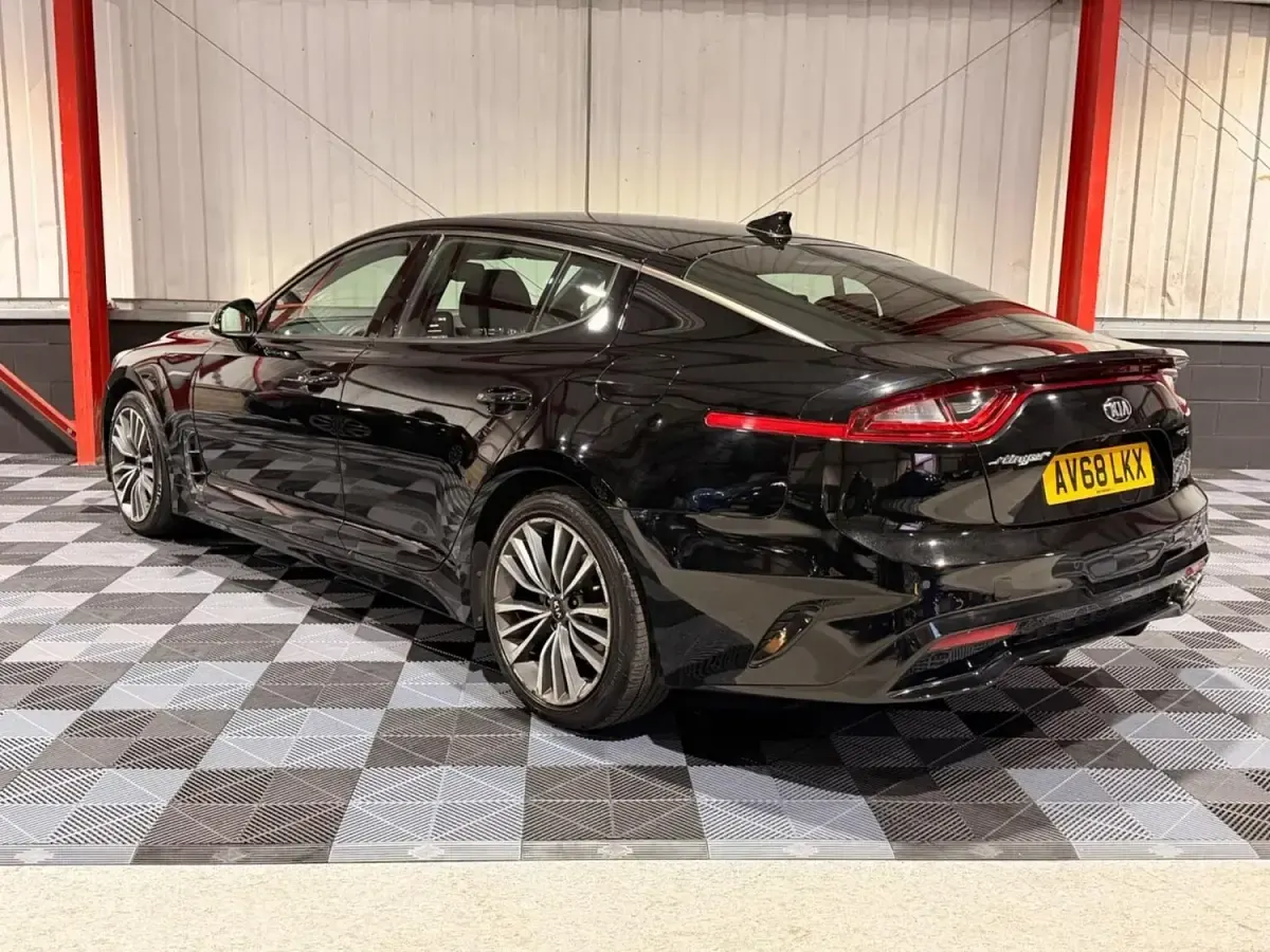 Używany Kia Stinger GT-Line 197 KM (144 kW) 2018 Czarny Hatchback