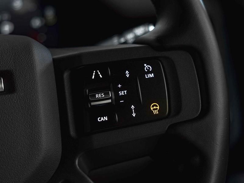 Used Land Rover Defender SE Dynamic 2024 Black SUV