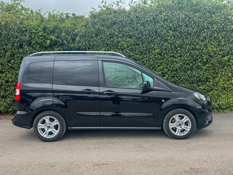 Used Ford Tourneo Courier Zetec 100 HP (73 kW) 2019 Black MPV