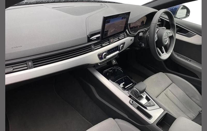 Used Audi A4 S-Line 200 HP (147 kW) 2024 Blue Estate