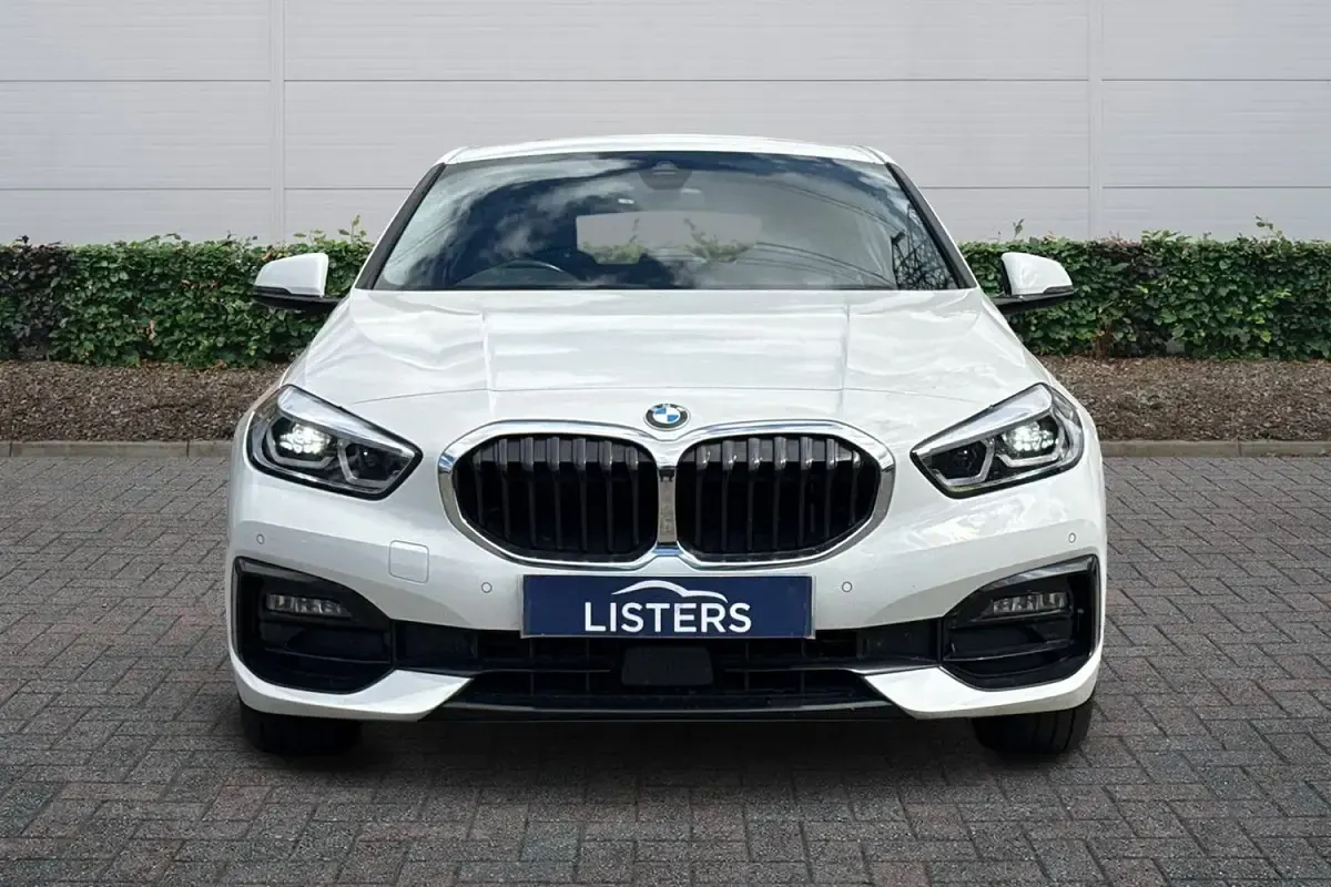 Used BMW 118 Sport Line 2022 White Hatchback