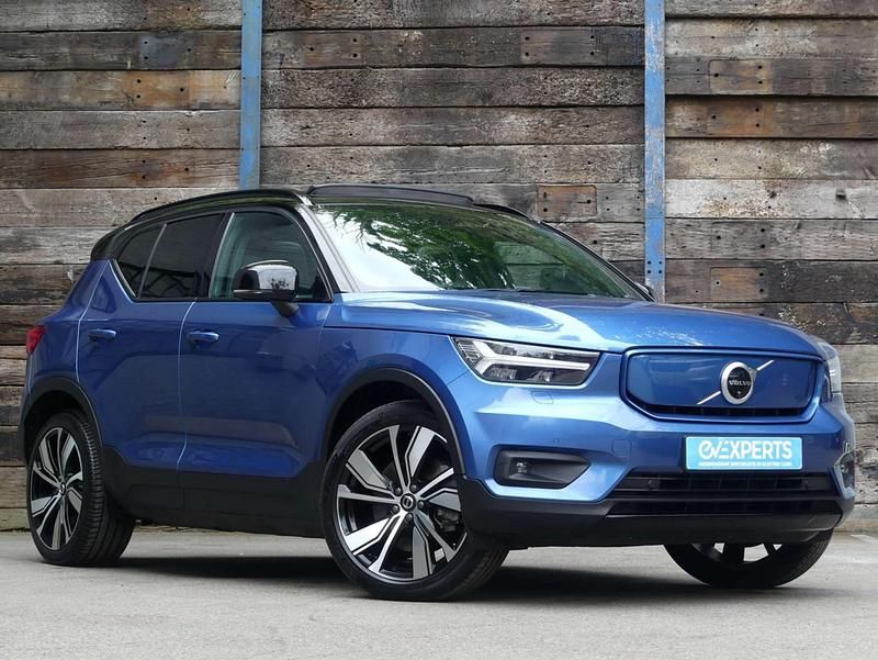 Blue Used 2021 Volvo XC40 SUV | £20,167 (Good price) - Image 1/3