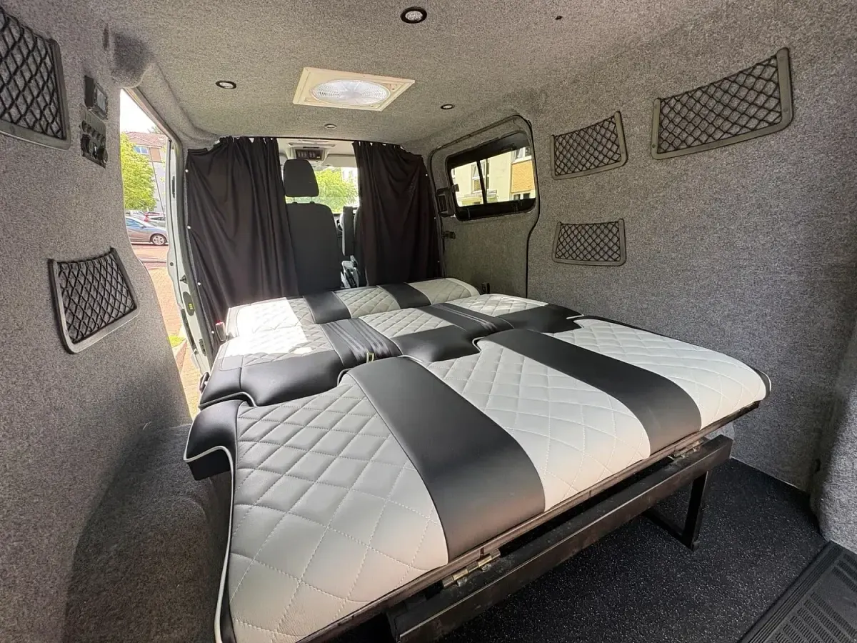 Used Ford Transit Custom 105 HP (77 kW) 2019 White Van