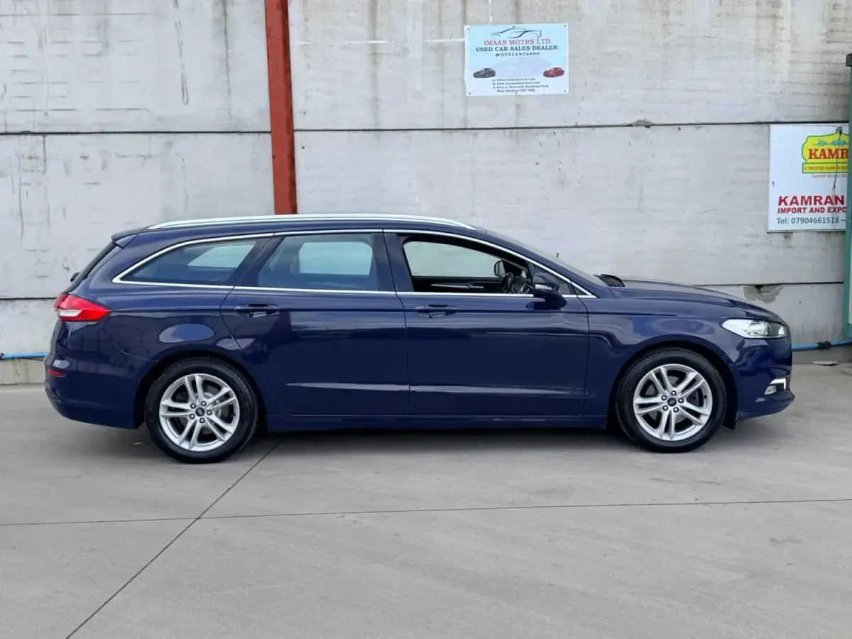 Usado Ford Mondeo Zetec 160 CV (117 kW) 2018 Azul Familiar
