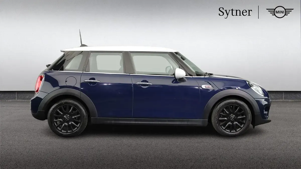 Used Mini Cooper Classic 134 HP (98 kW) 2019 Blue Hatchback