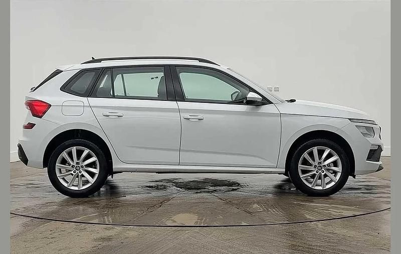 Used Skoda Kamiq SE 94 HP (69 kW) 2025 Moon white metallic SUV
