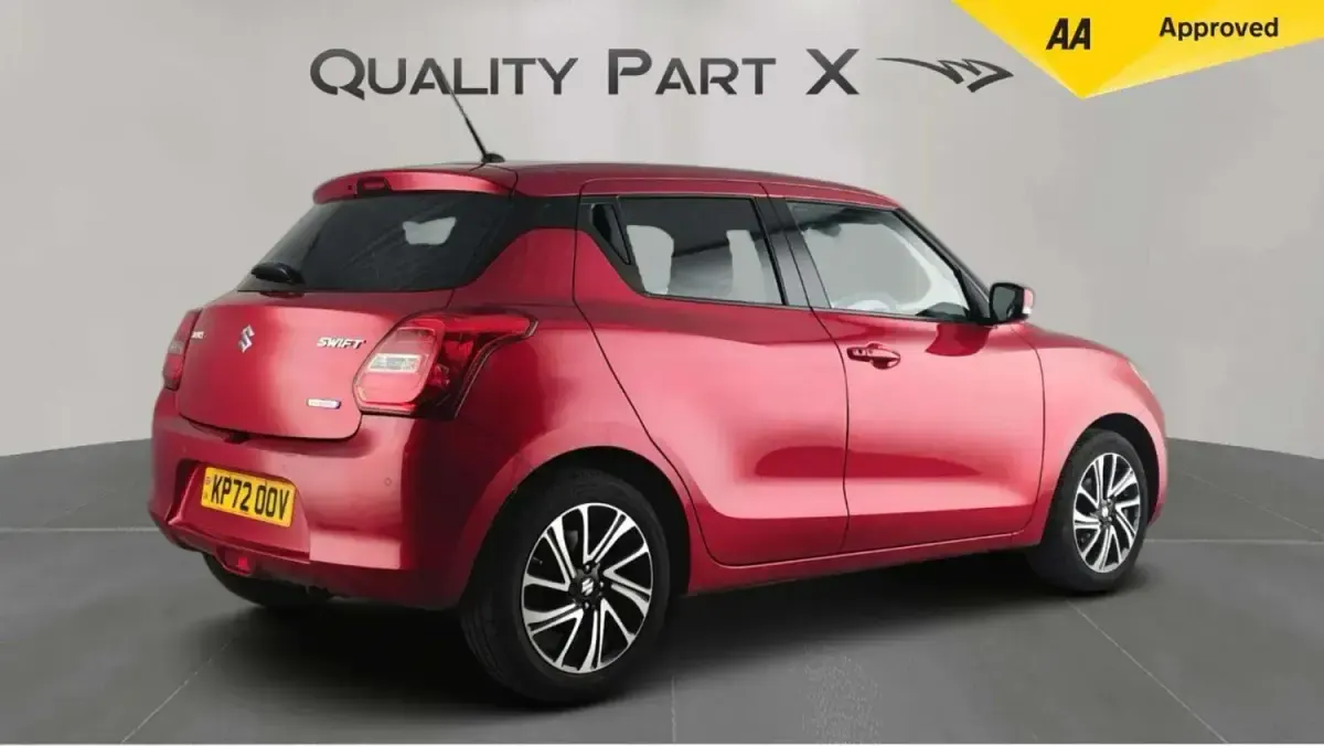 Begagnad Suzuki Swift SZ5 83 HK (61 kW) 2022 Röd Halvkombi