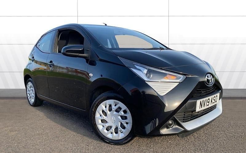 Used Toyota Aygo X-play 72 HP (52 kW) 2020 Hatchback