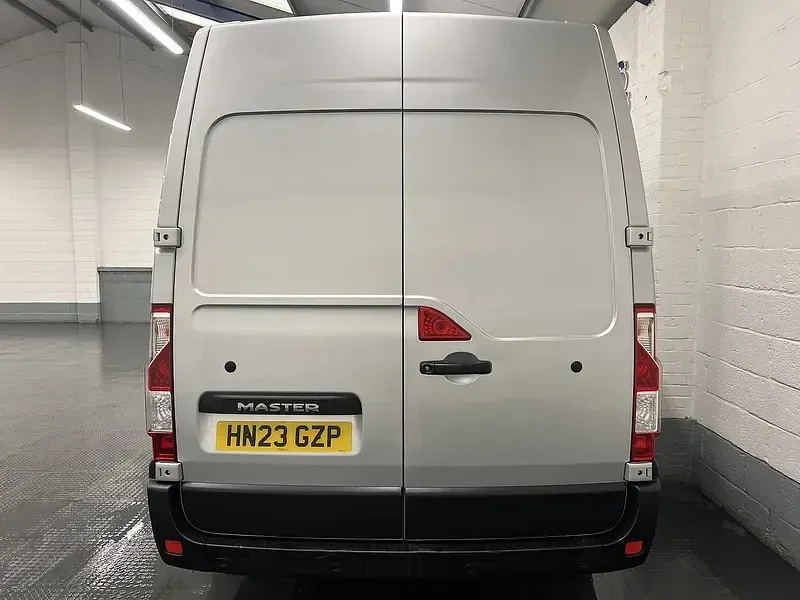 Used Renault Master Business 135 HP (99 kW) 2023 Grey MPV