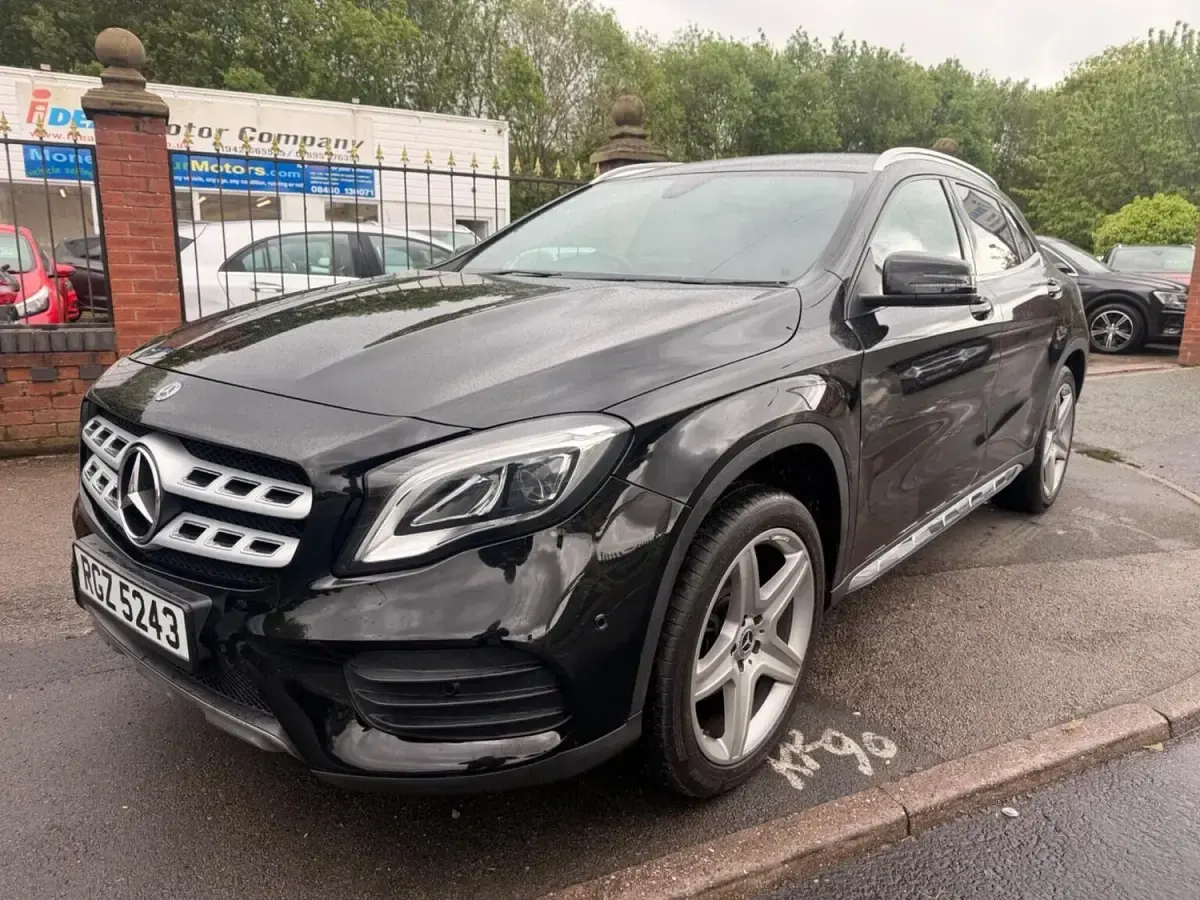 Usado Mercedes GLA180 AMG line 122 HP (89 kW) 2020 Preto SUV