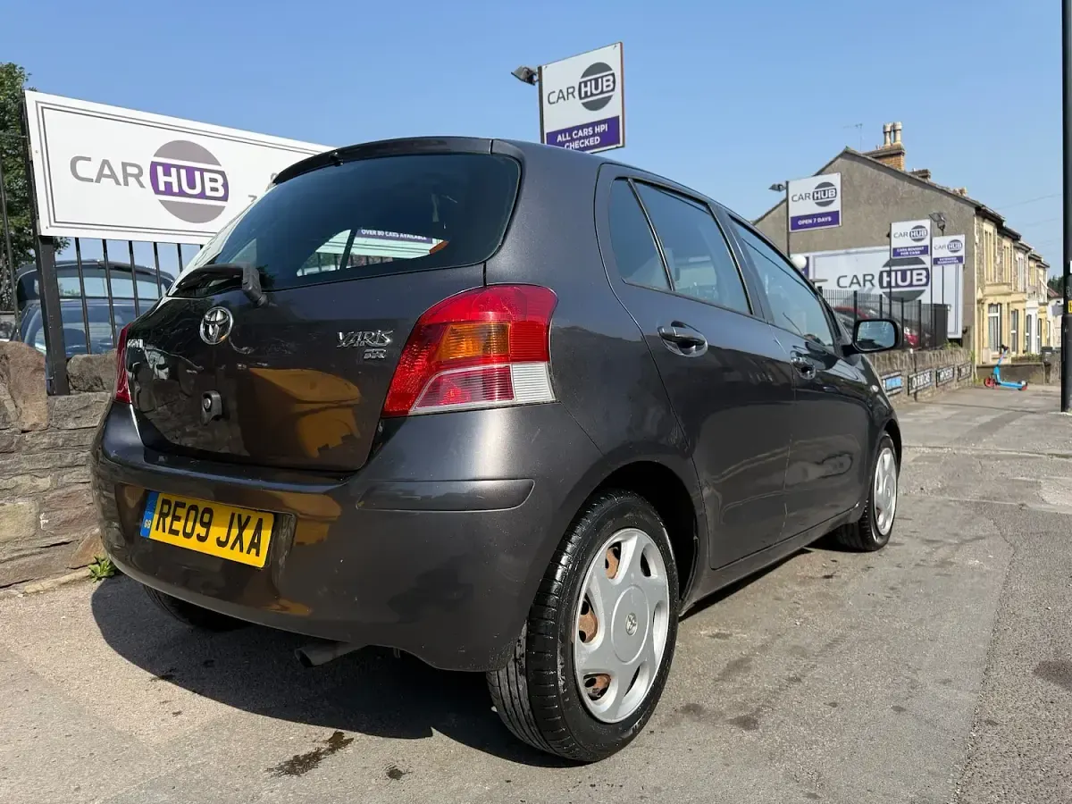 Used Toyota Yaris 101 HP (74 kW) 2009 Grey Hatchback