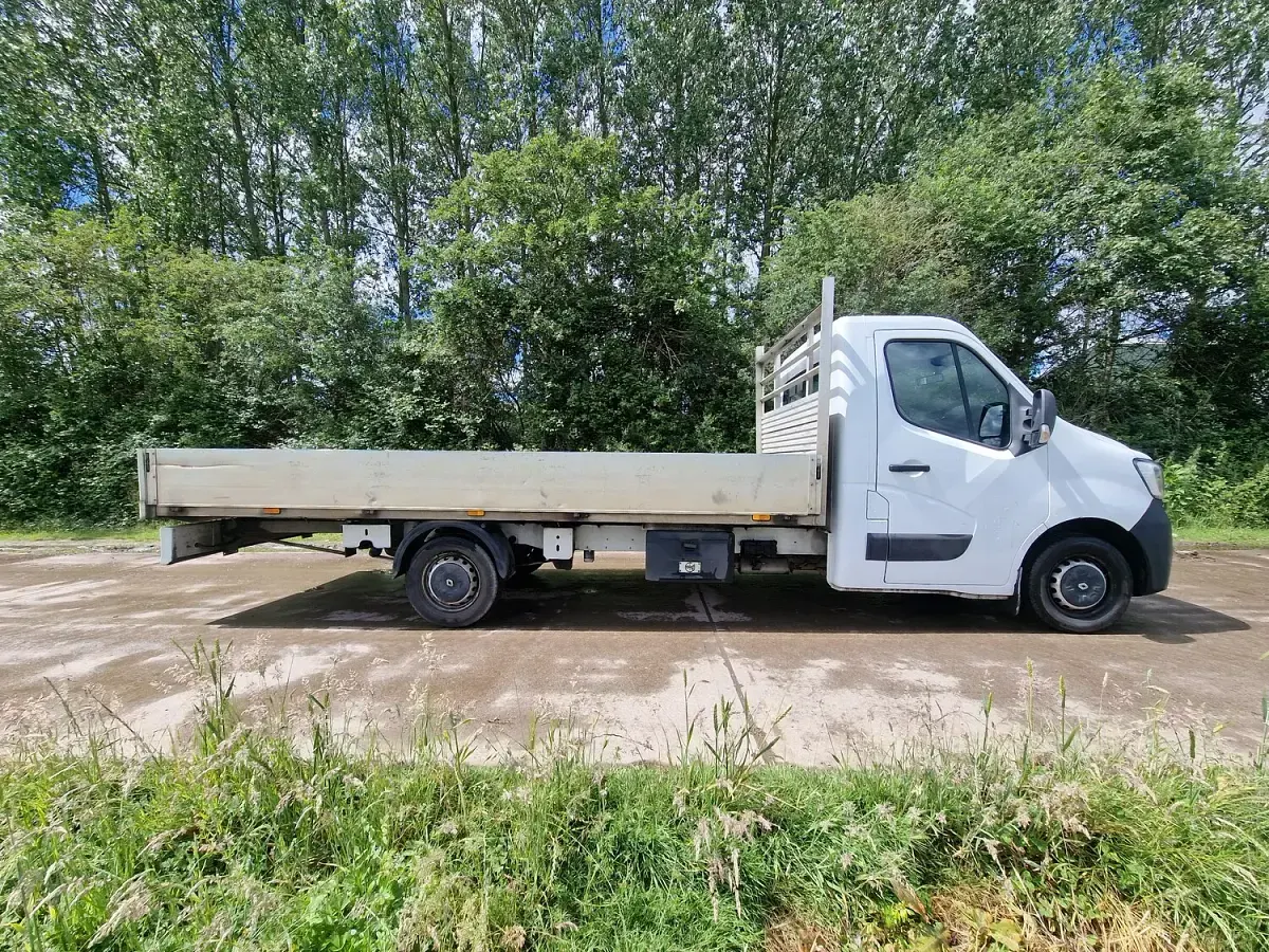 Used Renault Master Business 135 HP (99 kW) 2020 White MPV