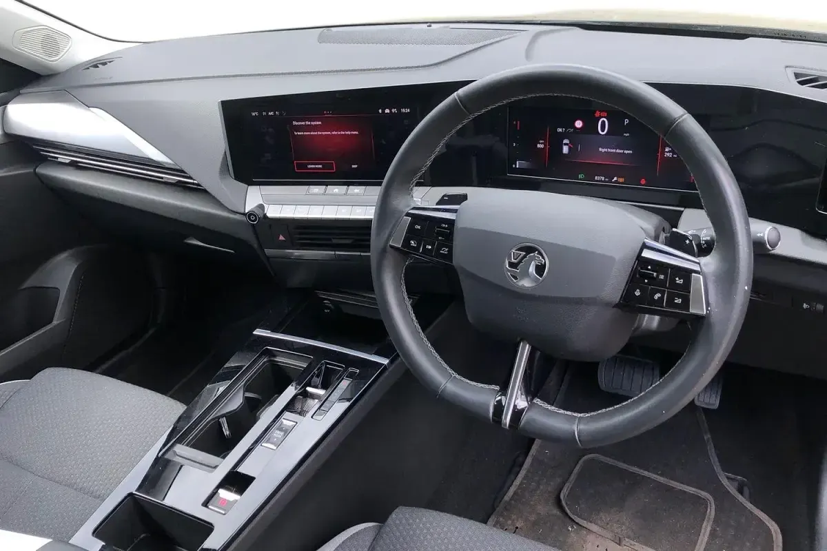 Używany Vauxhall Astra Design Edition 130 KM (95 kW) 2023 Czarny Hatchback