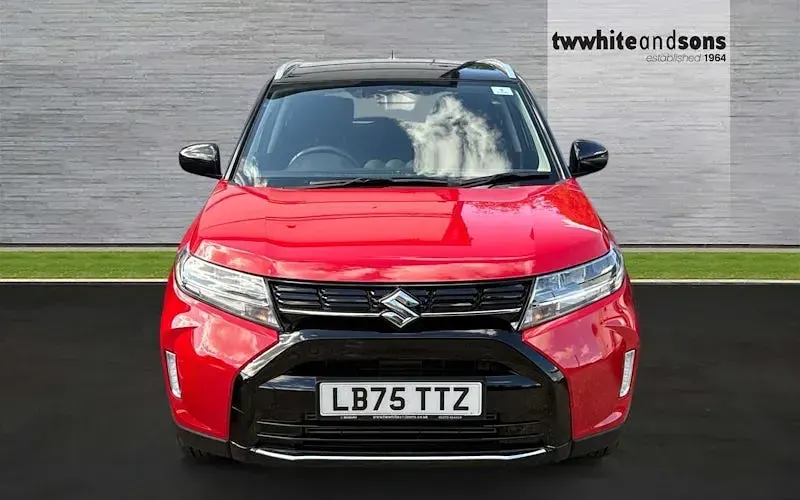 Used Suzuki Vitara 129 HP (94 kW) 2025 Bright red + cosmic black roof SUV