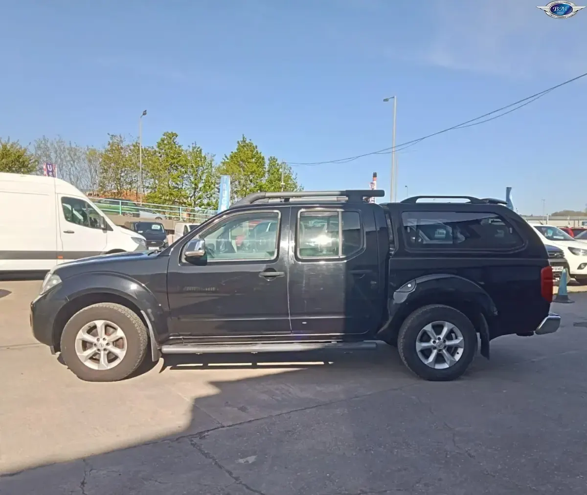 Usado Nissan Navara Tekna 190 HP (139 kW) 2011 Preto Pickup