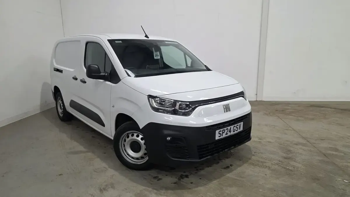 Begagnad Fiat Doblò 2024 Vit Minibuss