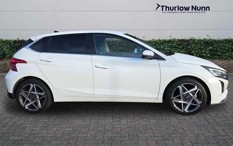 Used Hyundai i20 Premium 101 HP (74 kW) 2025 White Hatchback