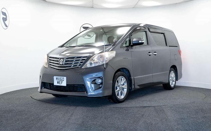Begagnad Toyota Alphard 2022 Grå Minibuss