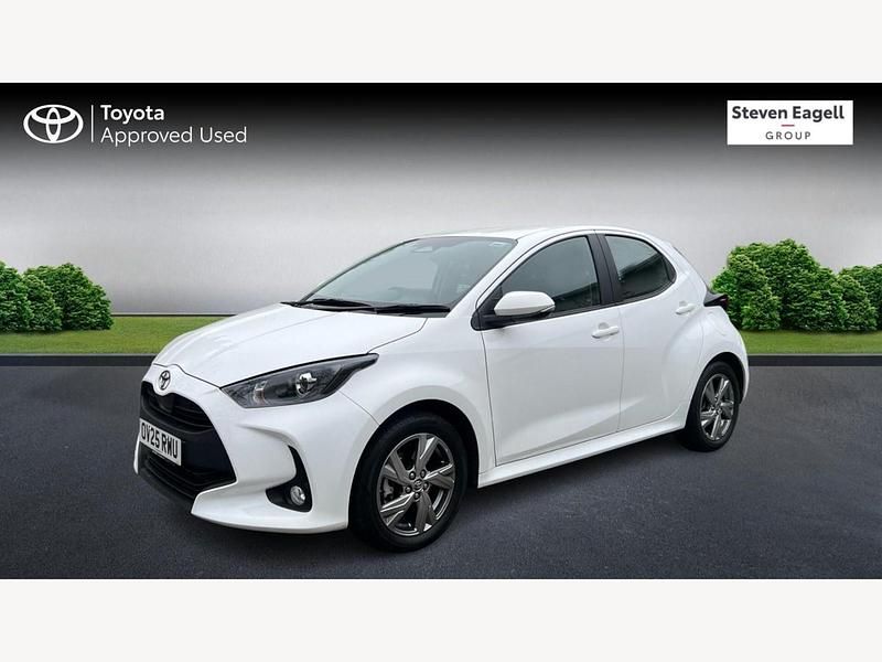 Used Toyota Yaris Hybrid 2025 White Hatchback
