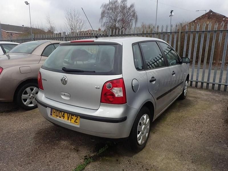 Used VW Polo S 75 HP (55 kW) 2004 Silver Hatchback