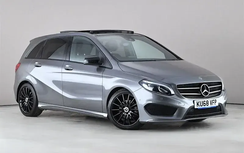 Begagnad Mercedes B200 AMG Line Premium Plus 136 HK (100 kW) 2018 Minibuss