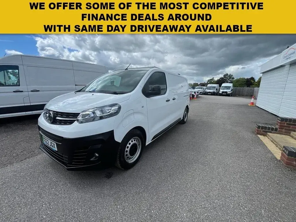 Used Vauxhall Vivaro 100 kW (136 HP) 2022 White MPV