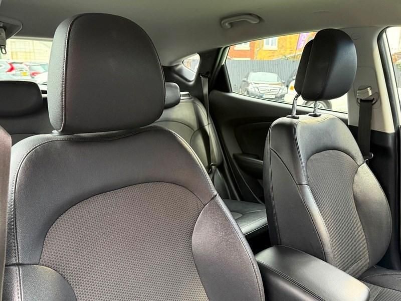 Used Hyundai ix35 SE 115 HP (84 kW) 2015 White SUV