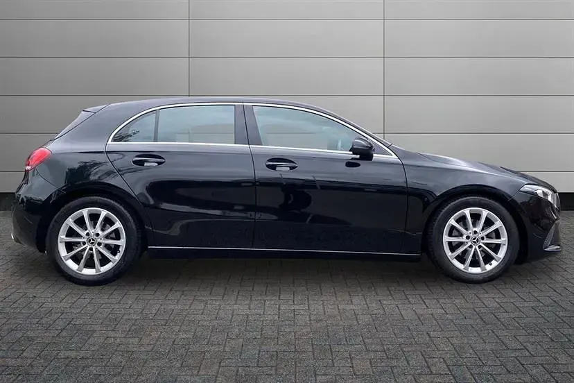 Used Mercedes A180 116 HP (85 kW) 2019 Cosmos black Hatchback