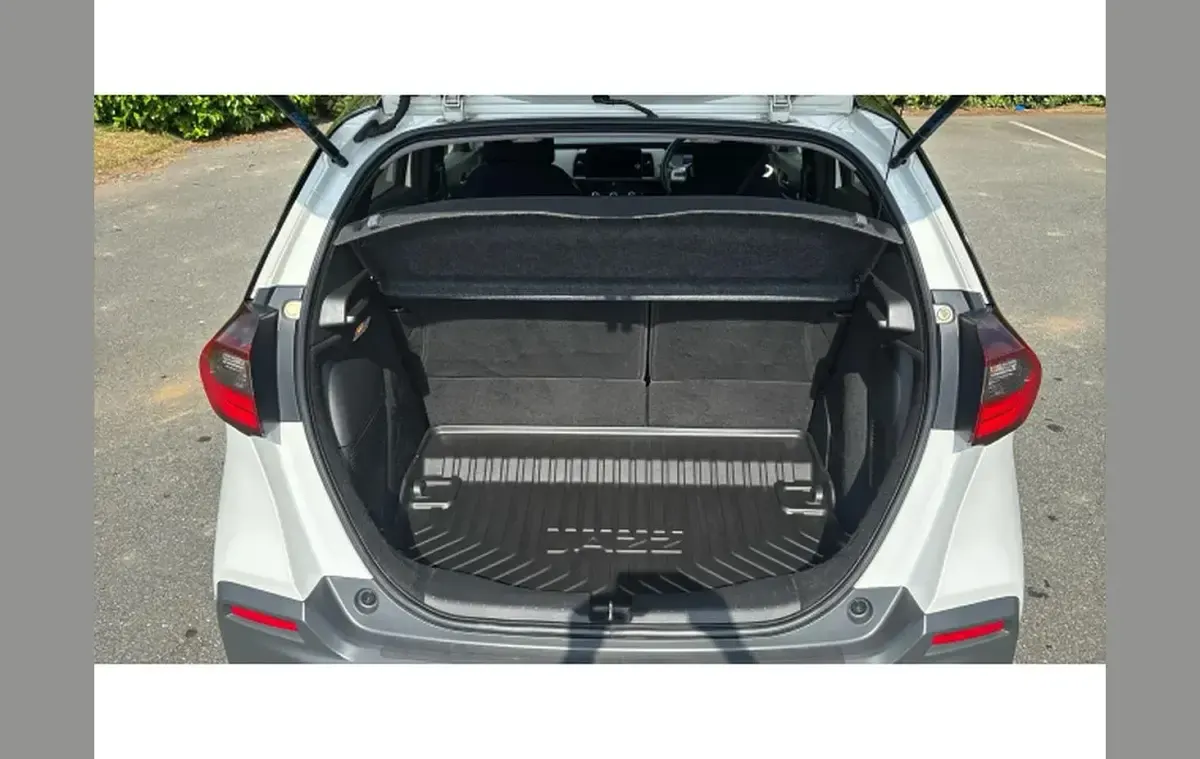 Used Honda Jazz Hybrid 109 HP (80 kW) 2021 White Hatchback
