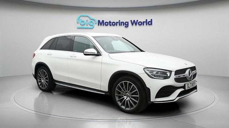 Used Mercedes GLC220 AMG line 194 HP (142 kW) 2022 White SUV